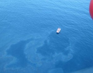 Oil slick below Raglan Coastguard's Gallagher Rescue vessel. Image NZ Police