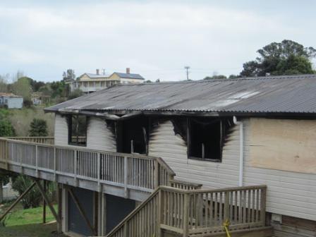 Burnt out house at 7A East, Raglan