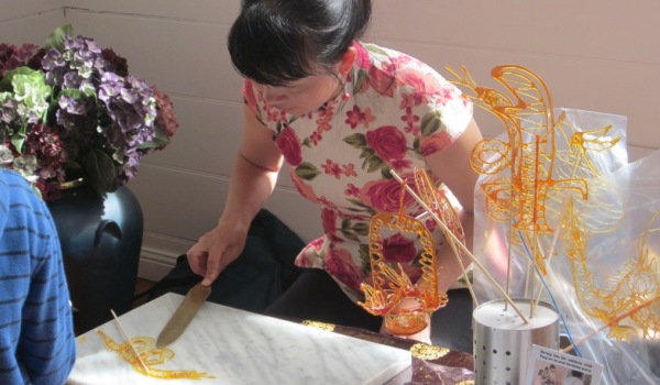 Sugar artist Katy Gander at work at the Raglan Creative Market