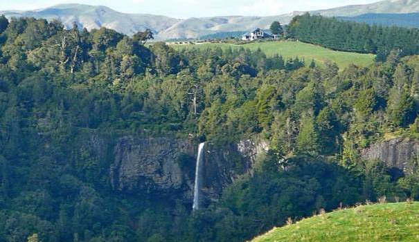 Bridal Veil Falls from Newton Rd walk - Image John Lawson