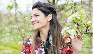 Songstress Yasamin Al-Tiay