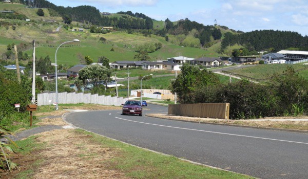 Pedestrians don't have to dodge cars any more on the Simon Rd hill