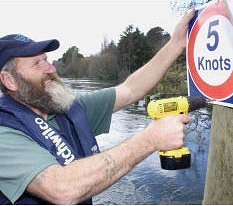 Raglan harbourmaster, Kim McKenzie. Image WRC