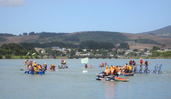 2014 Recycled Raft Race - rounding the first buoy