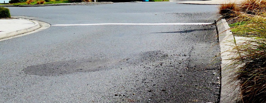 The tar mound at the pedestrian crossing point in Bankart St