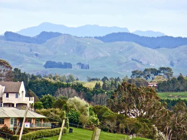 Till's Lookout overlooking Dinsdale, Hamilton also has views back to Karioi (as in this photo) on most days