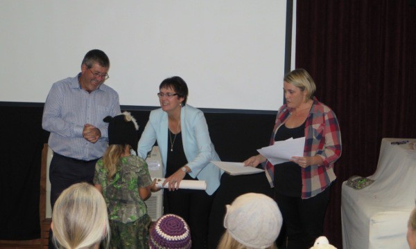 Waikato Mayor Allan Sanson with Mayoress Trish giving out the prizes assisted by Judge Abbie Morgan