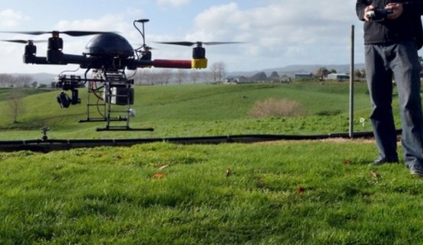 Aeronavics engineer Coenraad Brand flies one of the company's drones in a paddock near the town of Raglan, New Zealand, July 6, 2015. REUTERS/Naomi Tajitsu