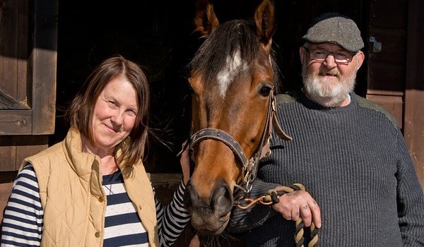 An inspirational and life-affirming rags-to-riches true story of a barmaid who bred a champion racehorse.