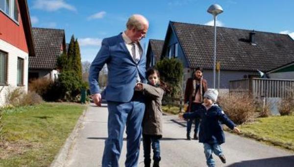 Starring Rolf Lassgård, OVE is a heart-warming story of how the most short-tempered and stubborn of men is slowly won over by new neighbours.