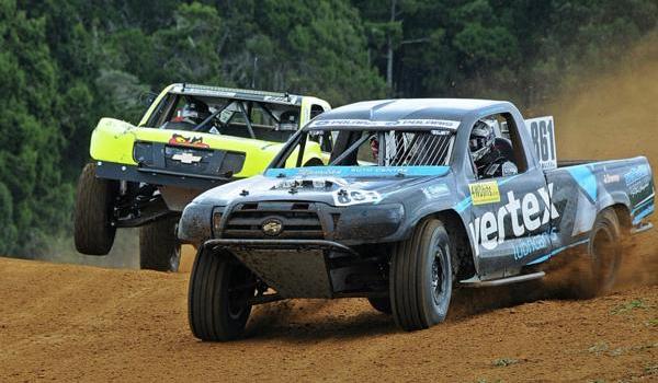 Nick Hall holds off Mal Langley on his way to a perfect four-from-four in short course racing yesterday at Raglan during the final northern round of the 2017 Polaris New Zealand Offroad Racing Championship. CREDIT: Veritas Comunications