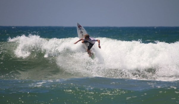 Caleb Cutmore first in under 18 boys. Image Surfing NZ