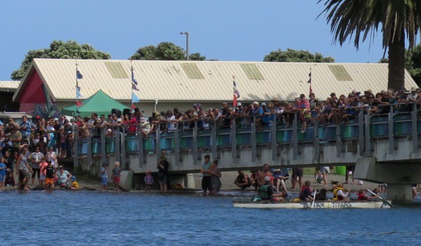 Winning raft, Te Uku Titans paddle to the finish line at the footbridge