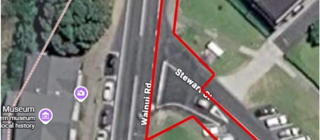Jul 27: Wainui Rd by Stewart St under traffic control