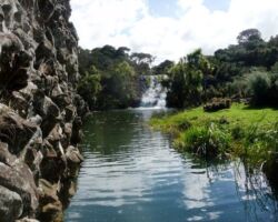 Basalt dyke 100507basaltdyke