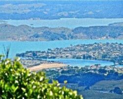 View of Raglan from Mount Karioi 130529viewraglanfromkarioi