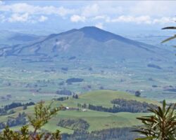 Mt Kakepuku - south east of Mt Pirongia 140424mtkakepuku