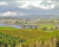 View of Raglan from Wainui Reserve 150903wainuireserve
